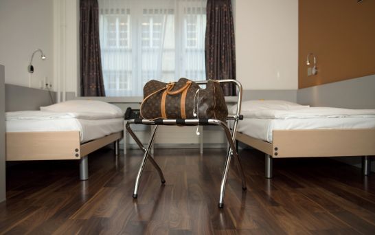 Zweibettzimmer mit getrennten Betten billig im Zentrum von Zürich buchen. Zimmer mit Klimaanlage